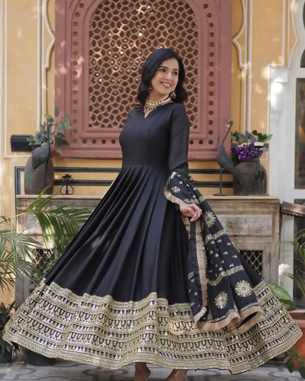 Moni 1139 Black Color New Star Georgette With Embroider Gown With Dupatta