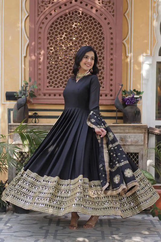 Moni 1139 Black Color New Star Georgette With Embroider Gown With Dupatta