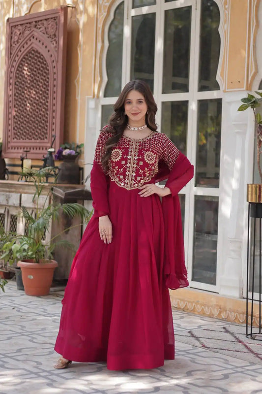 Mohini 9223 Women New Heavy Long And Georgette Gown With Dupatta